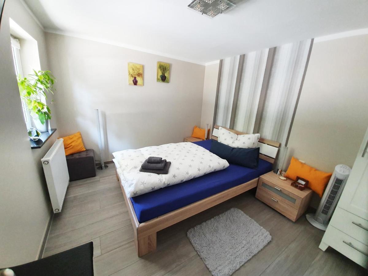 Bed and breakfast Monteur-fremdenzimmer - Petit Quartier *