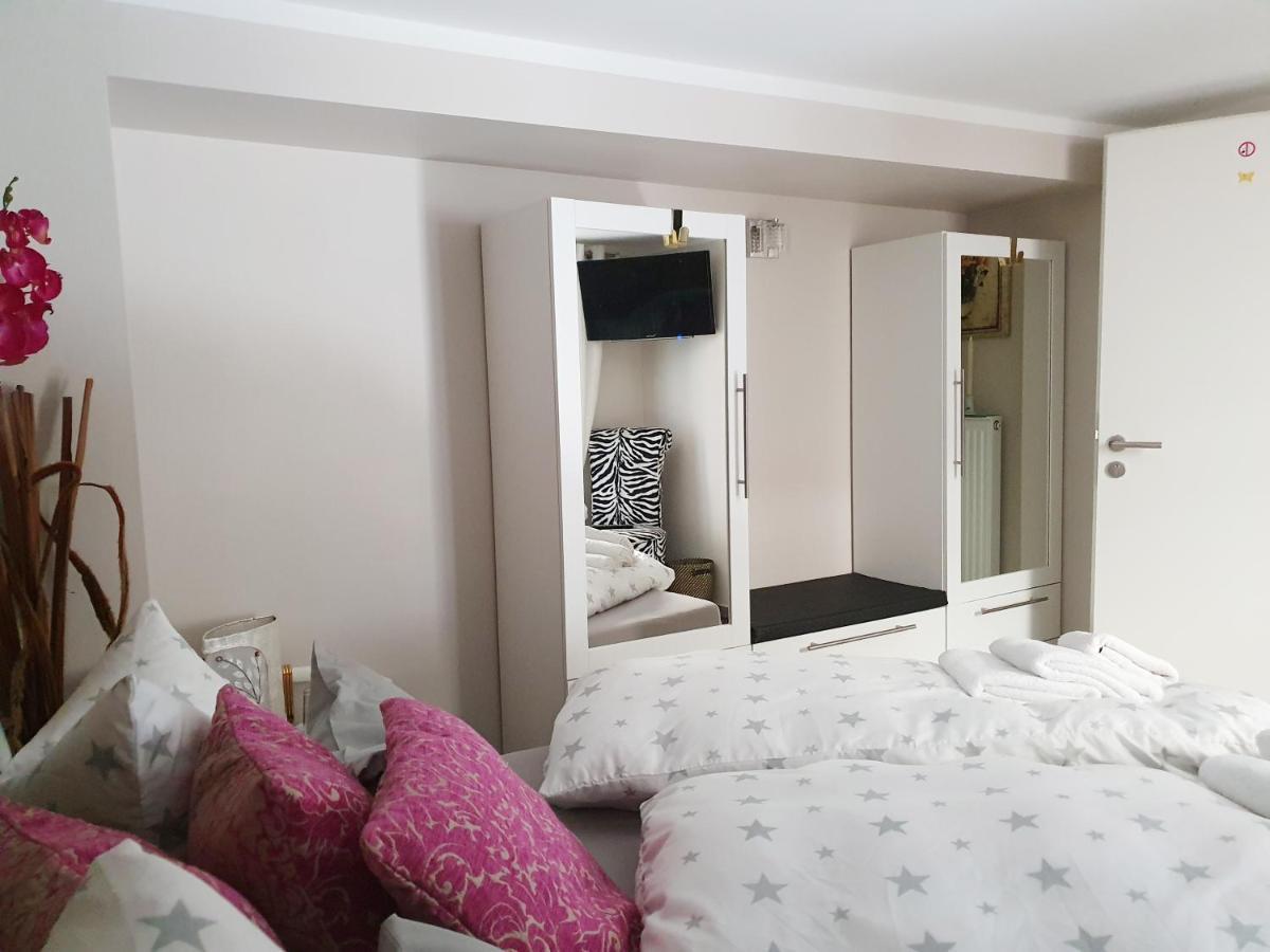 Bed and breakfast Monteur-fremdenzimmer - Petit Quartier *